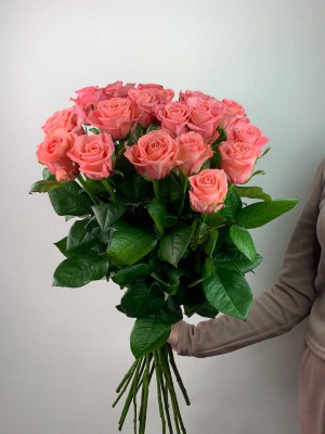 Изображение Цветы в ассортименте: Роза «Россия Annakarina» (поштучно, 50-80 см)