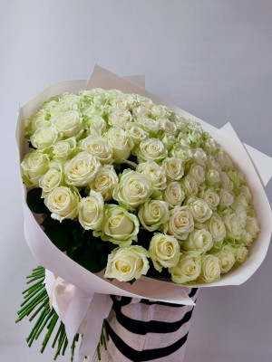Изображение Белоснежный вальс (101 роза 60 см)