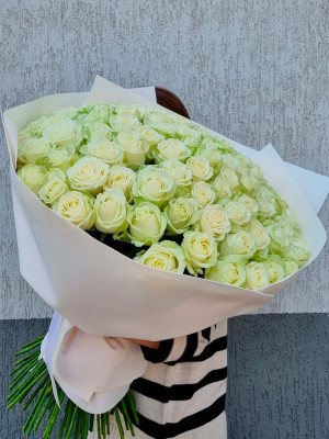 Букет «Белоснежный вальс (101 роза 60 см)»