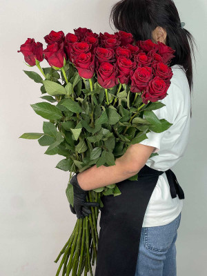 Цветы поштучно Роза Эквадор «Explorer» (110 см)