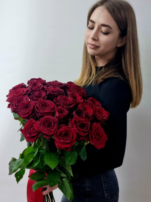 Букет №2М Роза Россия Red Naomi (25 шт)