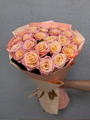 Изображение 25 роз Miss Piggy