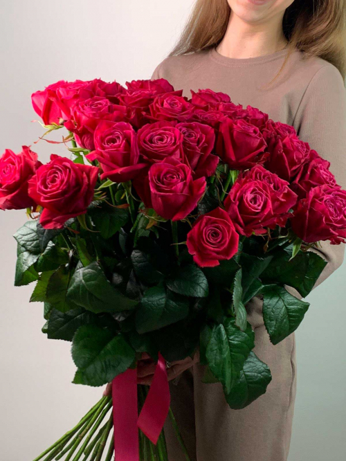 Цветы в ассортименте: Роза Россия  Shangri-La (поштучно, 50-80 см.)