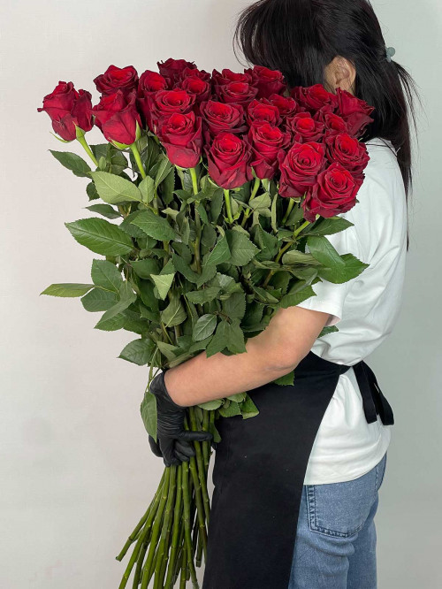 Цветы поштучно Роза Эквадор «Explorer» (90 см)